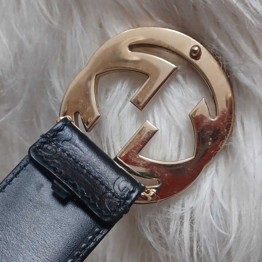Gucci Black Leather Belt with Gold Buckle - Picture 4 of 16